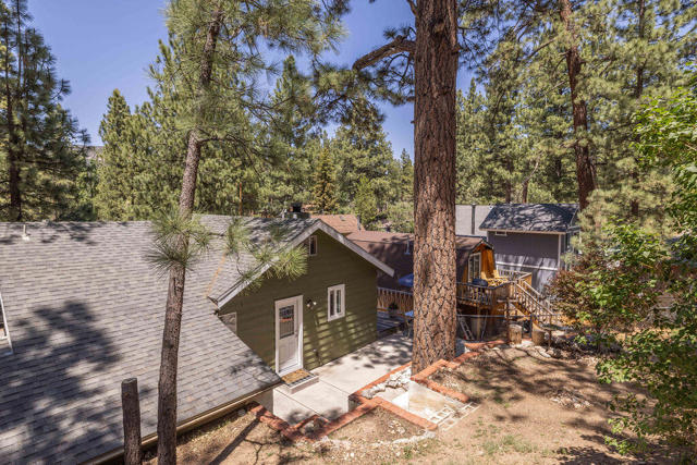 308 W Rainbow Boulevard, Big Bear CA: https://media.crmls.org/mediaz/f76b8a84-fe98-4bb7-9815-009e4d3f6594.jpg
