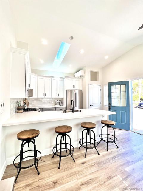 6732 Antilope St, Carlsbad CA: https://media.crmls.org/mediaz/f76bbd94-5b67-4482-b0d9-54bae70dcbc1.jpg