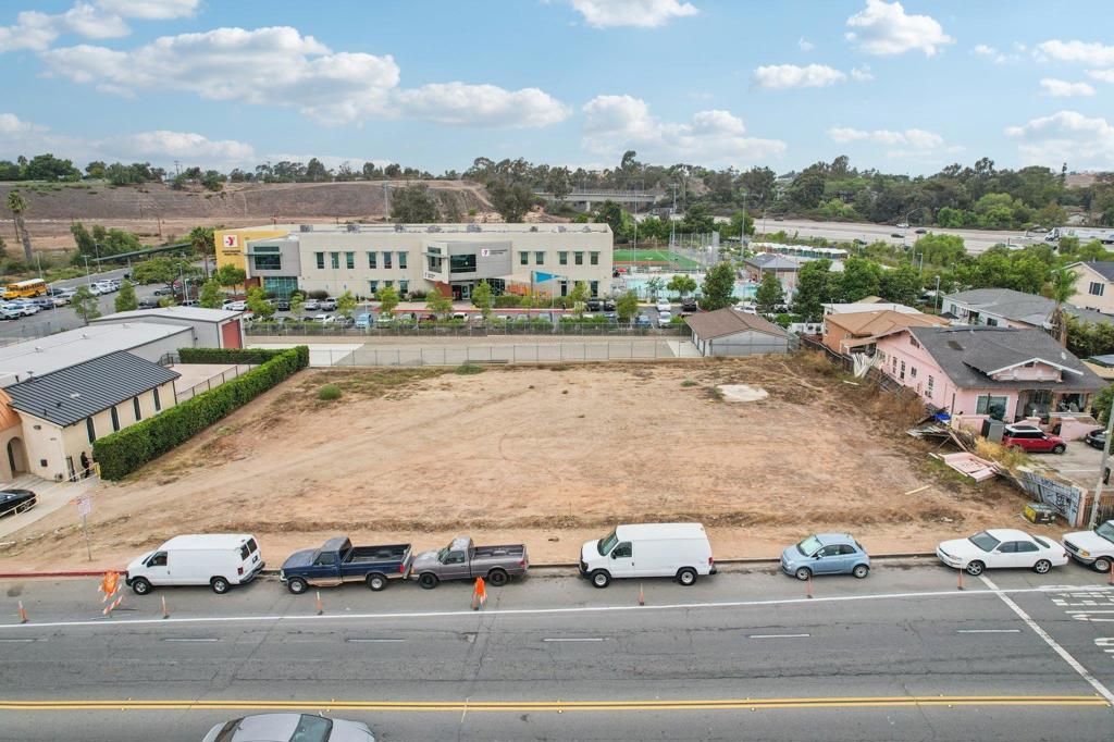 4560 Imperial Ave - photo 2