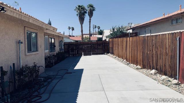 68205 Calle Azteca,  CA: https://media.crmls.org/mediaz/f76c73ec-fde0-4ff1-83a2-4ecb5625b644.jpg
