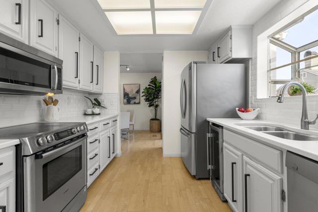 873 Boardwalk Place,  CA: https://media.crmls.org/mediaz/f76c82e2-be15-4421-992d-e32b69914b8b.jpg