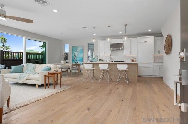 559 N Vulcan Ave, Encinitas CA: https://media.crmls.org/mediaz/f76c9d78-ded8-4811-9e1a-9c96f4607a3f.jpg