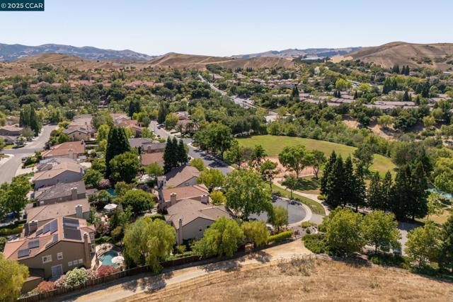 125 Coriander Ct, San Ramon CA: https://media.crmls.org/mediaz/f76cfe6e-14cf-4871-9cb2-88736ff020b3.jpg
