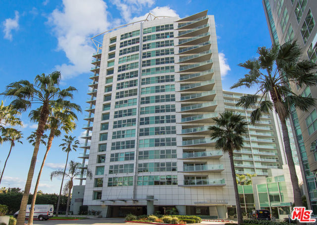 13600 MARINA POINTE Drive, Marina del Rey CA: https://media.crmls.org/mediaz/f76d26d2-c17d-43a2-b2f8-0ae430f2c6e6.jpg