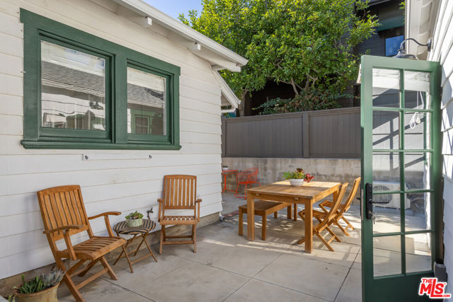 601 S Hudson Avenue, Pasadena CA: https://media.crmls.org/mediaz/f76da0c5-f07a-4d80-b530-d0be88b7eef3.jpg