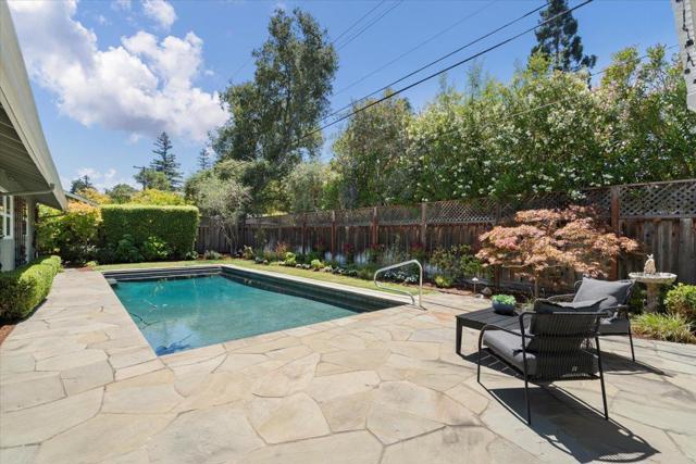 688 Kingswood Way, Los Altos CA: https://media.crmls.org/mediaz/f76f717a-d02f-45fa-8d49-84811f1479e8.jpg
