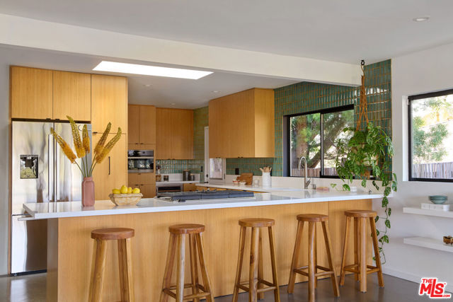 886 Teakwood Road, Los Angeles CA: https://media.crmls.org/mediaz/f76fac3e-7217-449d-acba-5e06bb810e64.jpg