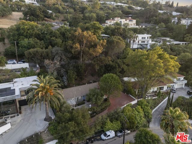 3313 Coy Drive, Sherman Oaks CA: https://media.crmls.org/mediaz/f76ff47d-35c5-4187-bf55-773487fbbf38.jpg