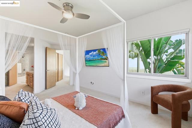 6413 Gwin Ct, Oakland CA: https://media.crmls.org/mediaz/f77059ef-6afe-48c8-931d-1589cf548007.jpg