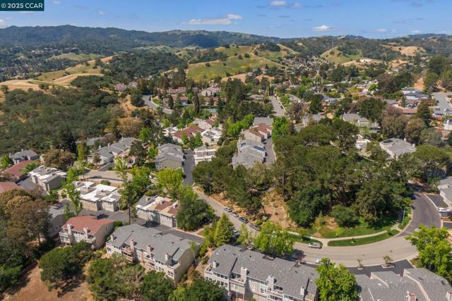433 Ridgeview Dr, Pleasant Hill CA: https://media.crmls.org/mediaz/f77062d4-063c-4f93-86ea-db1681ae96df.jpg
