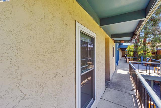 1731 Ellis St, Concord CA: https://media.crmls.org/mediaz/f770e91f-d0ef-455f-b545-335b8a24ae37.jpg