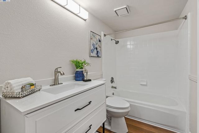 1410 Groth Cir, Pleasanton CA: https://media.crmls.org/mediaz/f771acf2-5efa-461b-ad06-f931eed6478b.jpg