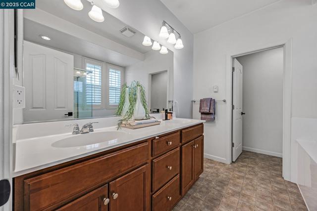 6939 Mariposa Cir, Dublin CA: https://media.crmls.org/mediaz/f771ec3e-65f6-411b-871c-f0d4901d5281.jpg