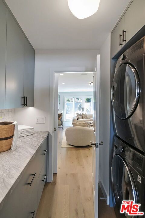 1305 Duende Lane, Pacific Palisades CA: https://media.crmls.org/mediaz/f7720629-e09d-405d-afe0-6d7465a10030.jpg