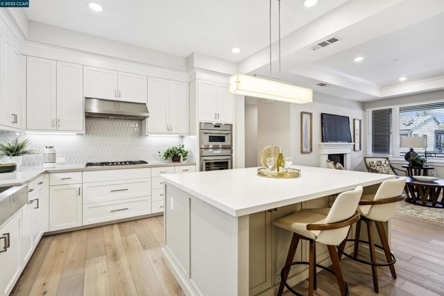 20 Woodbury Highlands Court, Lafayette CA: https://media.crmls.org/mediaz/f7720a1d-f45b-4795-b5ee-4f19de572a24.jpg