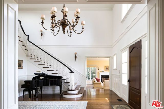 1667 Amalfi Drive, Pacific Palisades CA: https://media.crmls.org/mediaz/f7721316-10ac-4d19-ab66-c74624daa5ac.jpg