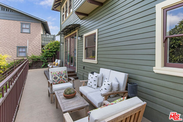 844 E Kensington Road, Los Angeles CA: https://media.crmls.org/mediaz/f77216fa-02ef-4ab9-a0e0-69b61b8a7433.jpg