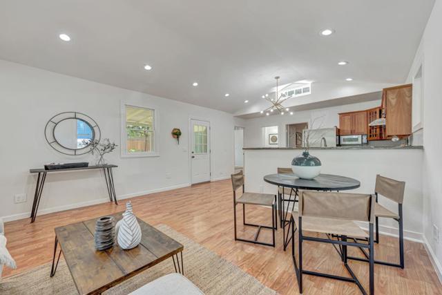 545 W Dana Street, Mountain View CA: https://media.crmls.org/mediaz/f7723984-3948-413d-b269-90a33613ad01.jpg