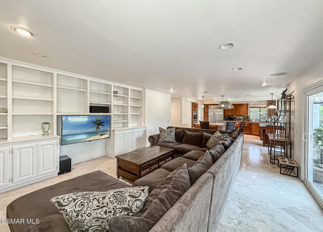 2848 Bayham Cir, Thousand Oaks CA: https://media.crmls.org/mediaz/f772bb78-708f-4ad1-a771-e27a78e14ab0.jpg