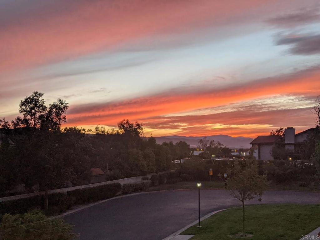 https://media.crmls.org/mediaz/f7731aa8-a9ce-4f18-96cb-b0b5a740cde6.jpg?preset=X-Large