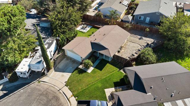 4855 Edgewood Ct, Oakley CA: https://media.crmls.org/mediaz/f773ad46-8300-43eb-80a5-af7b6efa2189.jpg