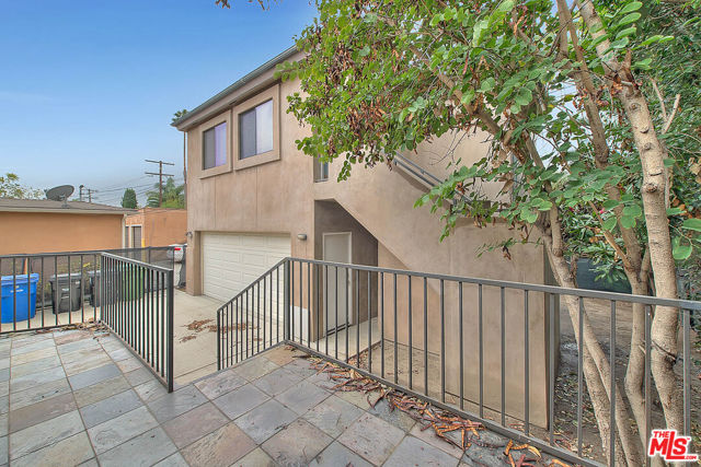 1821 S Sycamore Avenue, Los Angeles CA: https://media.crmls.org/mediaz/f77422dc-53e6-42b8-9c58-b5ba044b58bc.jpg