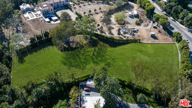 150 S Carolwood Drive, Los Angeles CA: https://media.crmls.org/mediaz/f7742448-d384-4d38-aebc-5e9629187660.jpg