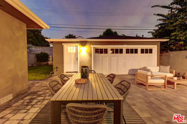 8500 Mcconnell Avenue, Los Angeles CA: https://media.crmls.org/mediaz/f7746a08-5f59-41dd-b7db-73b0fac1f6d3.jpg