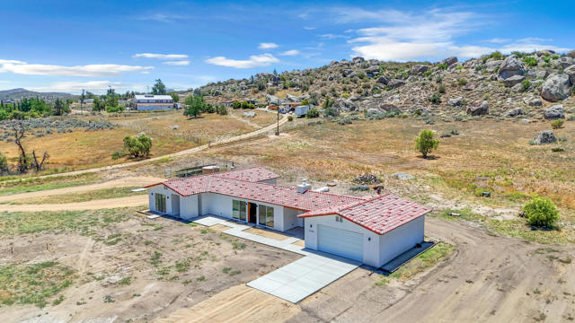 41265 Lakeshore Boulevard, Aguanga CA: https://media.crmls.org/mediaz/f7749bab-7d6b-49fe-8d3a-f7119d0e4783.jpg