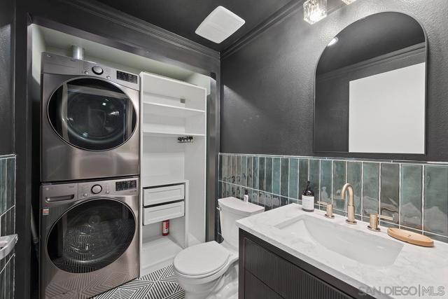 877 Island Avenue, San Diego CA: https://media.crmls.org/mediaz/f774daad-2d07-4fc3-99e6-7cd2e271af78.jpg