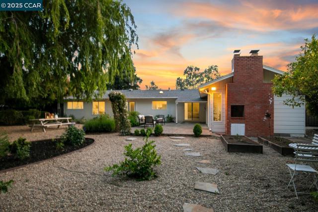 3115 Ebano Dr, Walnut Creek CA: https://media.crmls.org/mediaz/f775488c-2bb2-4d32-8f99-23ebe329654e.jpg