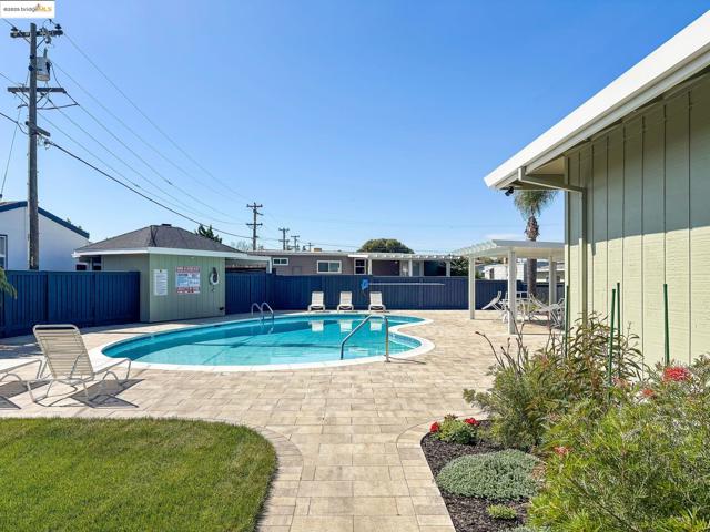 114 Zartop St, Oakley CA: https://media.crmls.org/mediaz/f7764274-28ff-44fc-826f-6643723db7a6.jpg