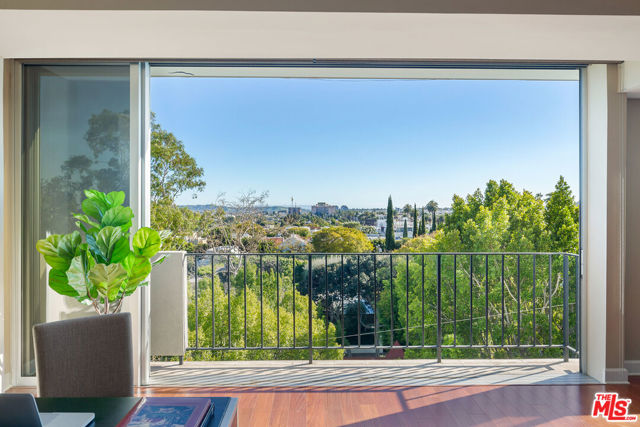 818 North DOHENY Drive, 506 photo 7