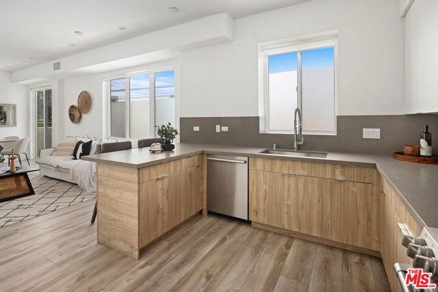 4916 1/2 S Centinela Avenue, Los Angeles CA: https://media.crmls.org/mediaz/f7778fb5-5e26-4a36-a834-a56c26ad4e8d.jpg