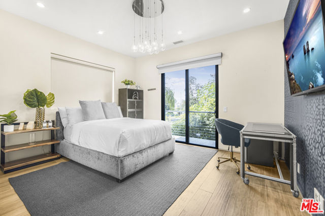 5304 Louise Avenue, Encino CA: https://media.crmls.org/mediaz/f777b4e2-4d5d-401b-9c2e-48732e18a1ae.jpg