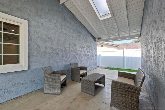 9158 Heatherdale St, Santee CA: https://media.crmls.org/mediaz/f777ca71-f068-4ac4-828d-efe663c61dc6.jpg