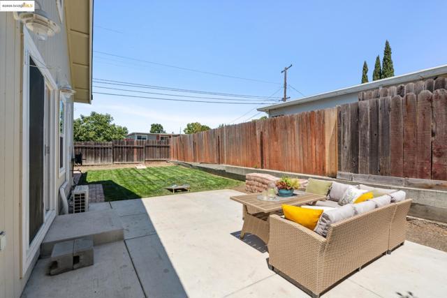 1865 Overhill Rd, Concord CA: https://media.crmls.org/mediaz/f77856d6-e59d-4a90-9ad0-59a73a86bd1d.jpg