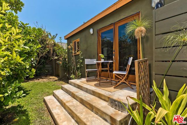 4211 Lyceum Avenue, Los Angeles, California 90066, 2 Bedrooms Bedrooms, ,1 BathroomBathrooms,Single Family Residence,For Sale,Lyceum,24419201