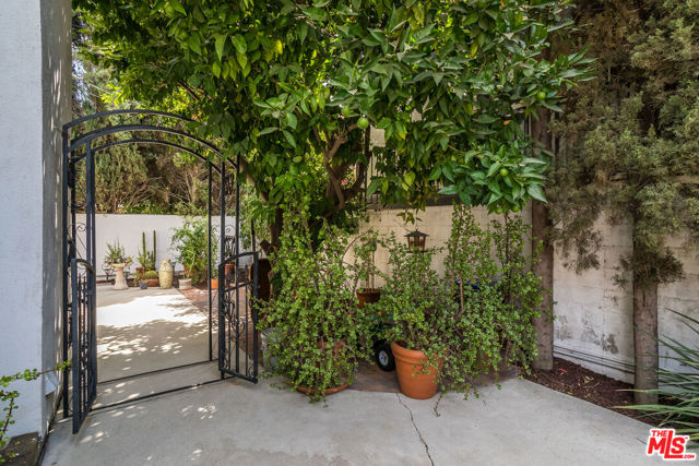 Entry to Back House Patio