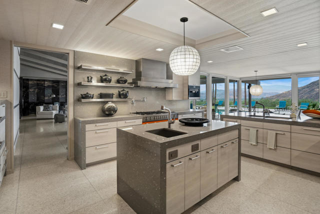 855 W Coronado Avenue, Palm Springs, CA 92262