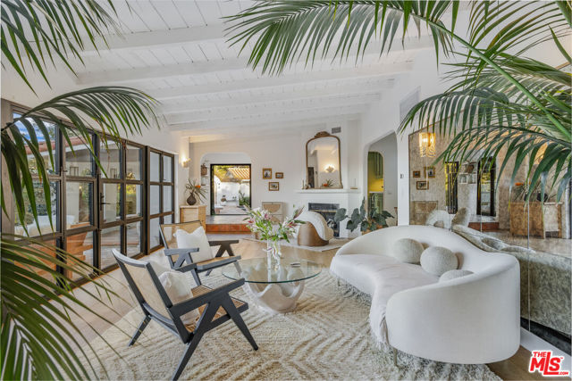 3646 Sunswept Drive, Studio City CA: https://media.crmls.org/mediaz/f7794501-a262-4548-8348-40789ce46714.jpg