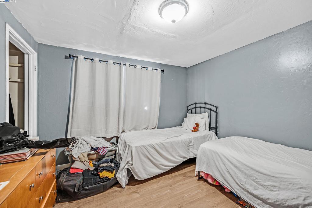 https://media.crmls.org/mediaz/f77999c7-b7b9-4c36-856d-3fea7a8bc34c.jpg?preset=X-Large