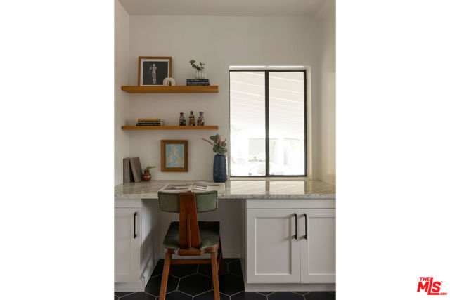 5361 Oakland Street, Los Angeles CA: https://media.crmls.org/mediaz/f77a1631-69fe-4c4d-81a4-d60c912c29f2.jpg