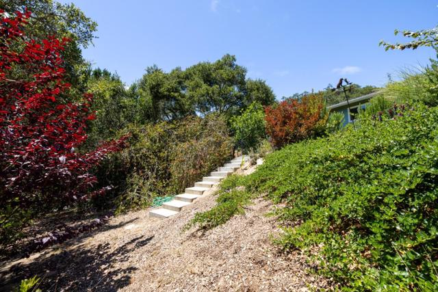 19060 Oak Heights Drive, Salinas CA: https://media.crmls.org/mediaz/f77ab746-e95b-4f63-8efe-1ede3e886a03.jpg