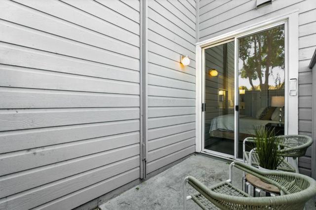 425 Cork Harbour Circle,  CA: https://media.crmls.org/mediaz/f77ad32e-08e0-463d-bd7a-fcf9c51cc973.jpg