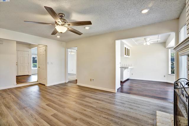 3432 Barmouth Dr, Antioch CA: https://media.crmls.org/mediaz/f77ad83d-f099-49a4-bdff-e0990f9de253.jpg