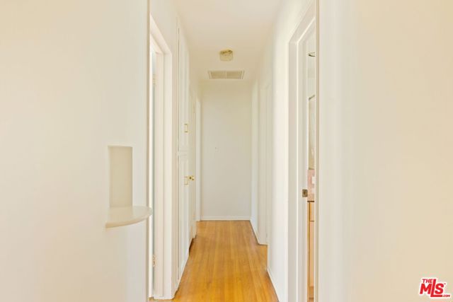 315 26th Street, Santa Monica CA: https://media.crmls.org/mediaz/f77b2512-9964-450c-bc1e-d292a2814f23.jpg