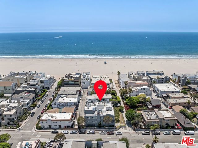 32 Galleon Street, Marina del Rey CA: https://media.crmls.org/mediaz/f77bbc71-109c-4f88-9d53-565f0afa7f9f.jpg