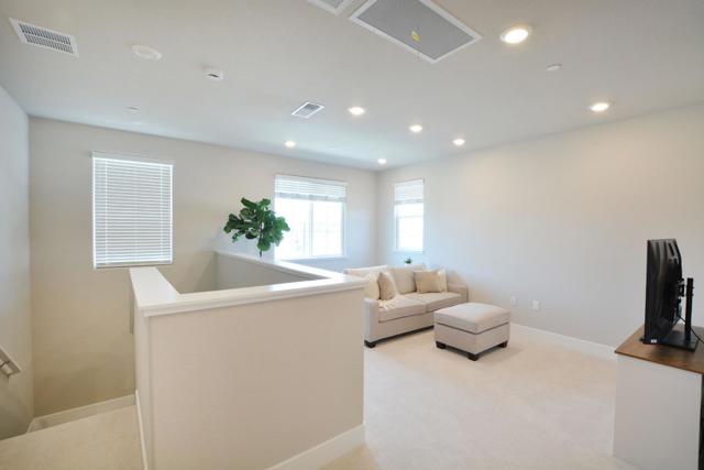 813 Big Range Way, Rocklin CA: https://media.crmls.org/mediaz/f77bf8d8-349a-4edf-9261-12d06bcafb33.jpg