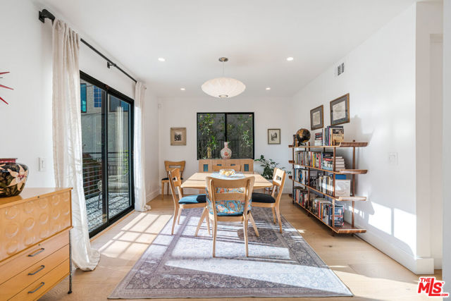 3850 Udell Court, Los Angeles CA: https://media.crmls.org/mediaz/f77c3e68-0aa0-41f2-a65b-9812db8c6983.jpg